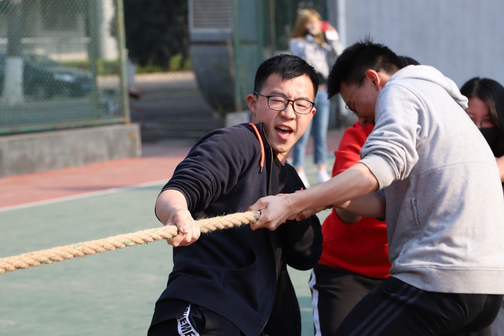 拔河2.jpg 拔河2.jpg