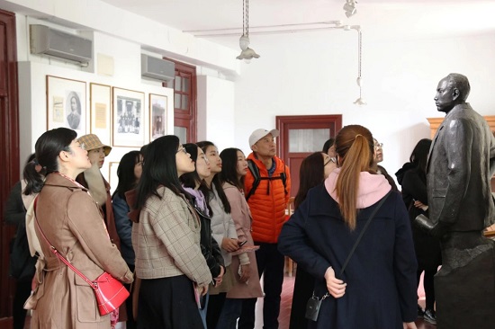 3377体育在线师生参观北大红楼照片2.jpg 3377体育在线师生参观北大红楼照片2.jpg